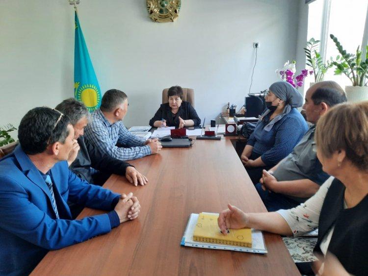 Қамқоршылық кеңес Шымкент қаласы білім басқармасына қарасты Б.Момышұлы атындағы №120 жалпы орта білім беретін мектебінде қамқоршылық кеңесінің отырысы  өтті.