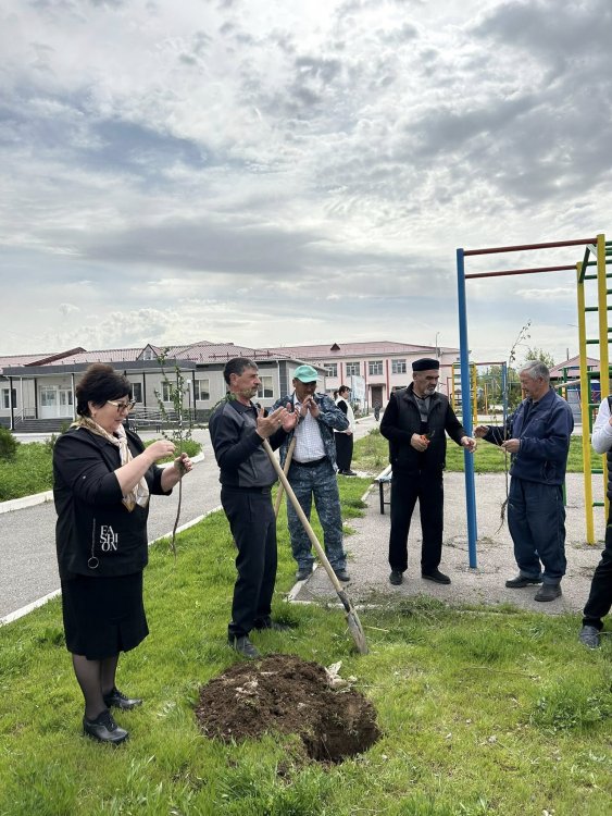 Мектеп түлектері мен “Германиядағы кеңес әскерлерінің тобы мен Варшава келісім шарты әскерінің тобы” ардагерлерімен бірге “Түлектердің ағаш отырғызуы” ұйымдастырылды